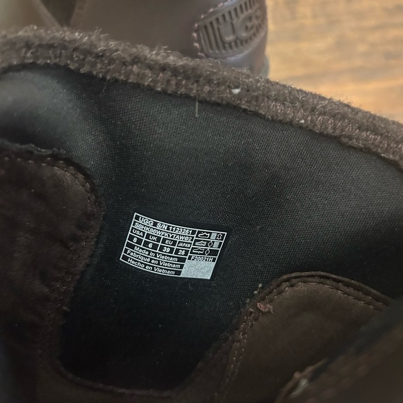 UGG Australia ๐ Womenโs Amathea Dark Brown Leather Chunky Heeled Boots Sz 8 - Picture 6 of 9